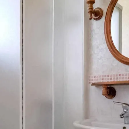 Beautiful In Ceaux-dallegre With Kitchen Ceaux-d'Allegre