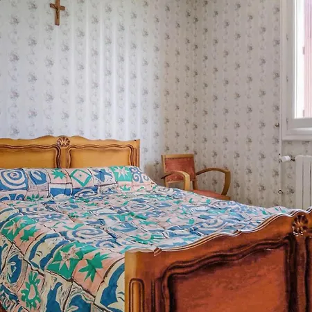 3 Bedroom Gorgeous In Ceaux-d'Allegre