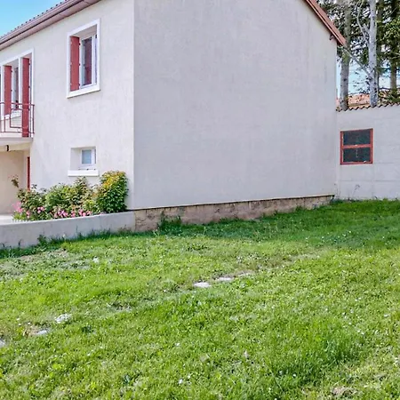 Vakantiehuis 3 Bedroom Gorgeous In Ceaux-d'Allegre